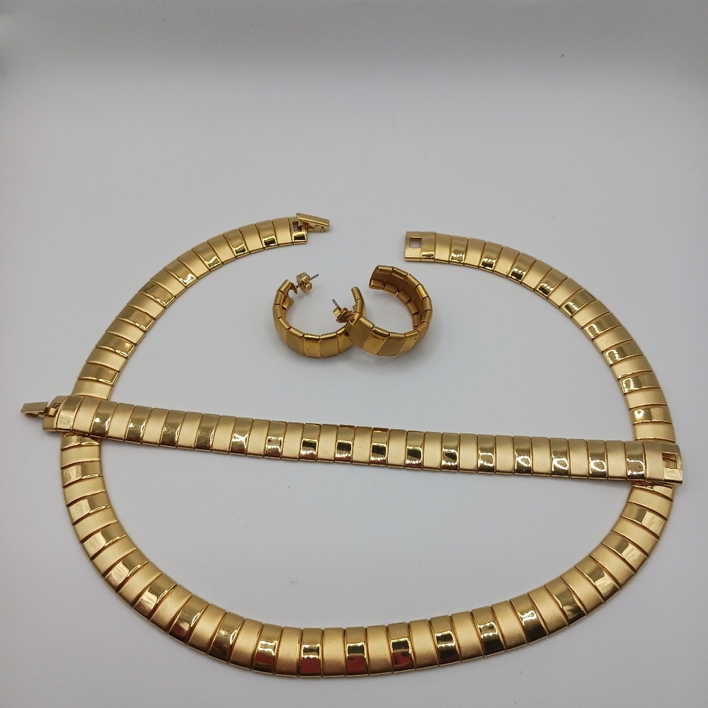 Elegant Gold Tone Jewelry Set